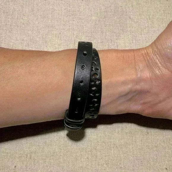 Stella & Dot Lace Detail Reversible Wrap Leather Bracelet - Picture 4 of 7